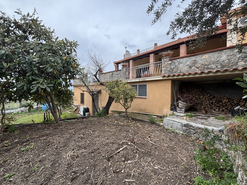 imponująca nieruchomość w południowych Włoszech nad morzem