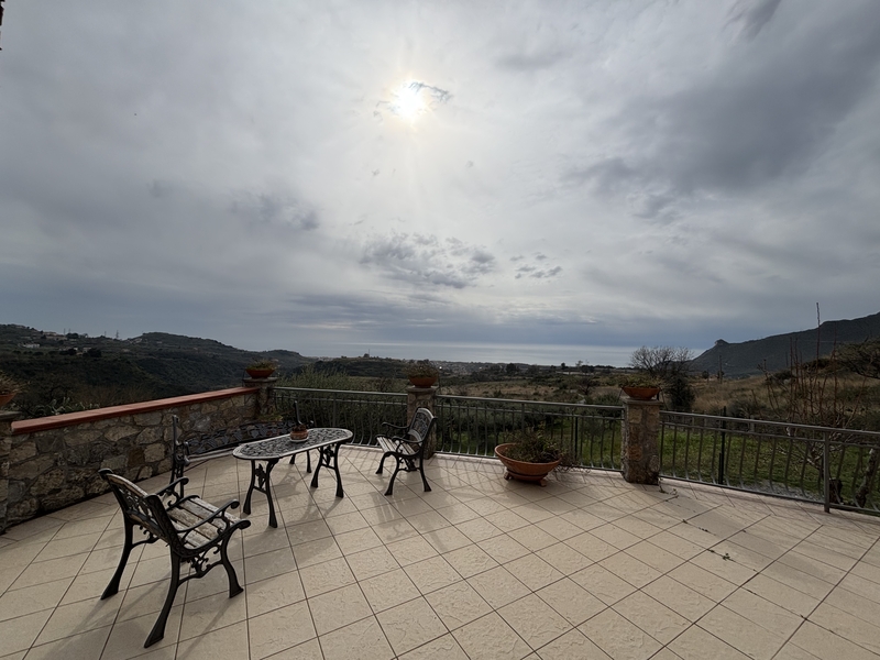 wyjątkowa willa w mieście Tortora nad Morzem Tyrreńskim