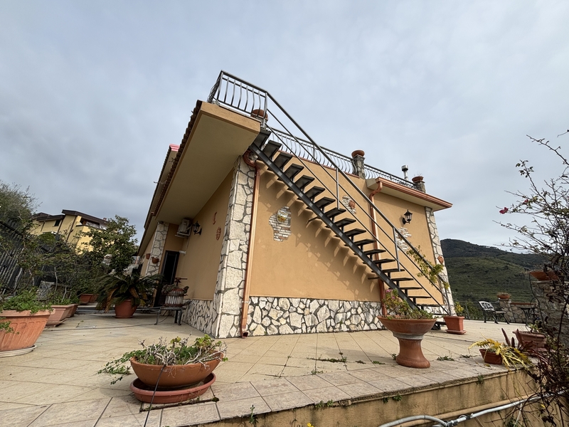 wyjątkowa nieruchomość w miasteczku Tortora na granicy Kalabrii i Basilicaty