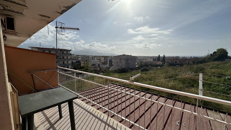 Nieruchomość na sprzedaż w dobrze zlokalizowanym miasteczku w Kalabrii